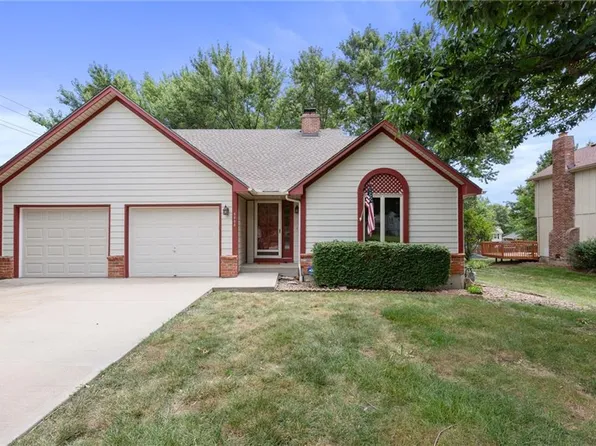 5525 Lewis Dr, Shawnee, KS 66226