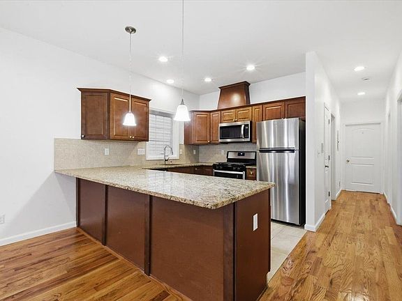 5th image of 28 Davis St #2