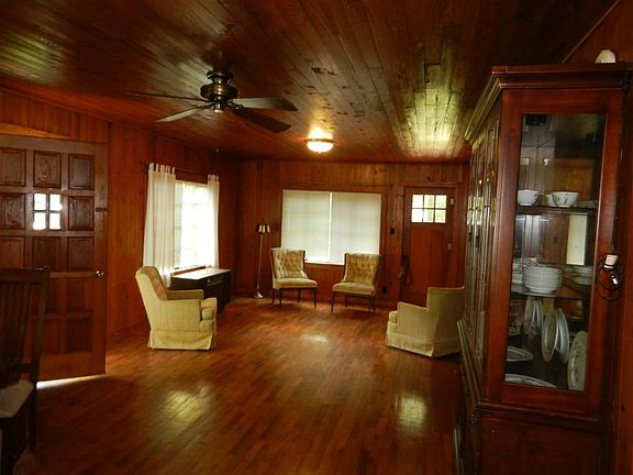 2nd image of 208 Sage Ln