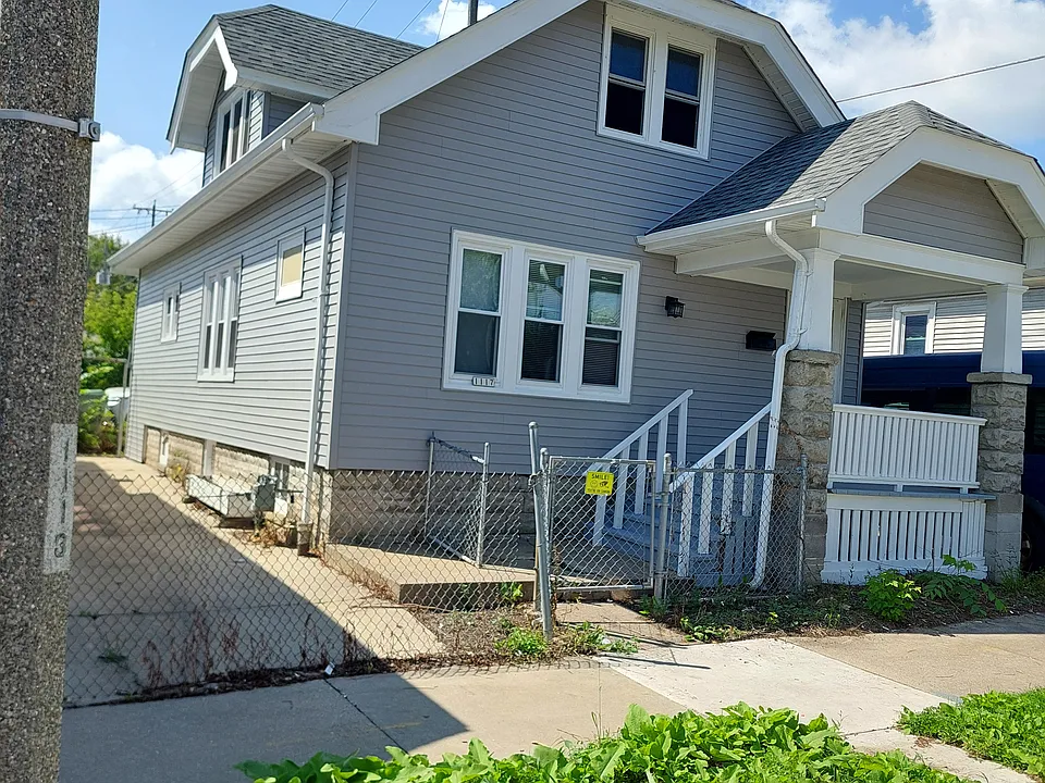 1117 W Madison St