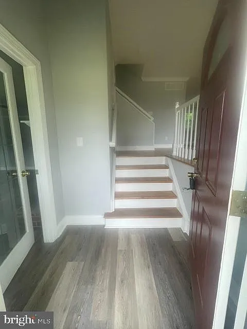 5 bed, 2.5 bath, 2100 sqft, $2,995 — Photo 2