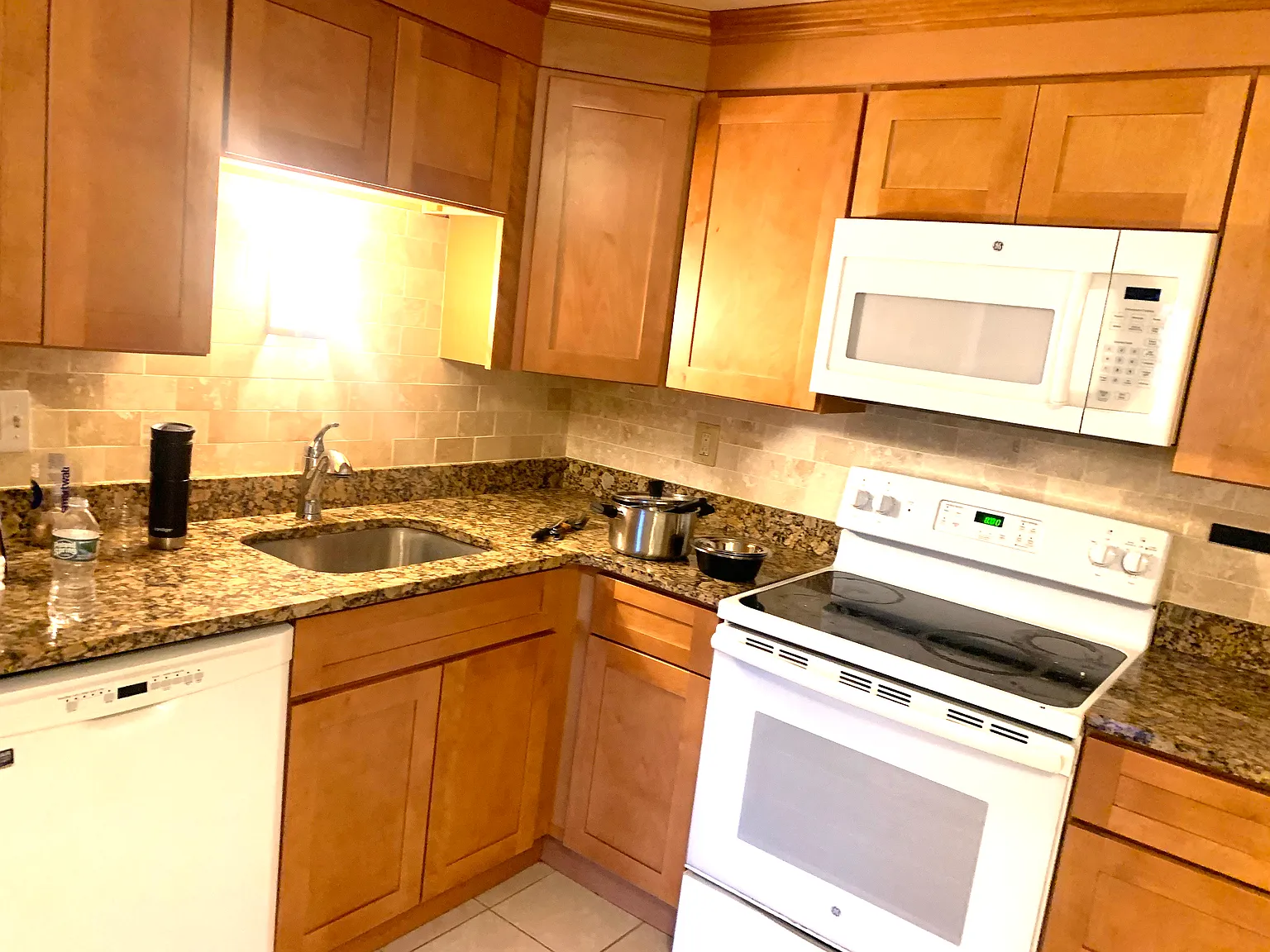 2 bed, 830 sqft, $1,680 — Photo 3