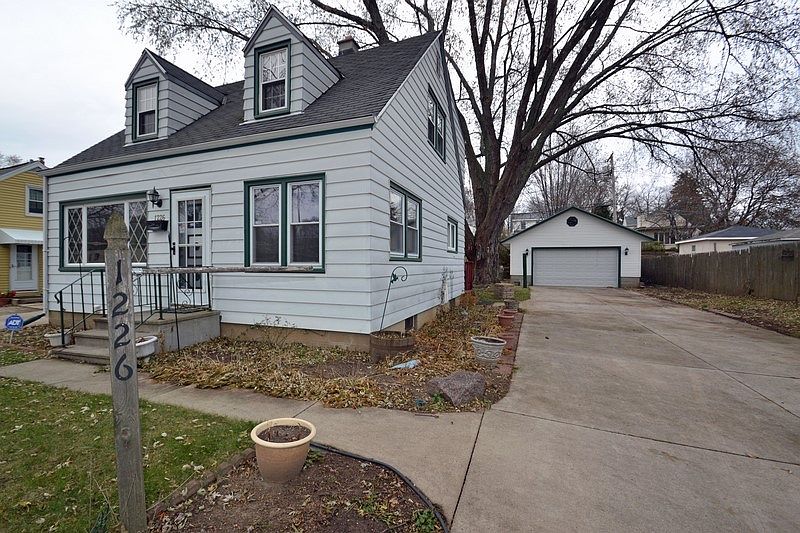 1226 S 104th St, West Allis, WI 53214 Zillow