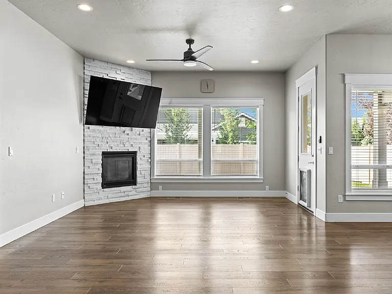 2934 E Murchison St — Photo 10