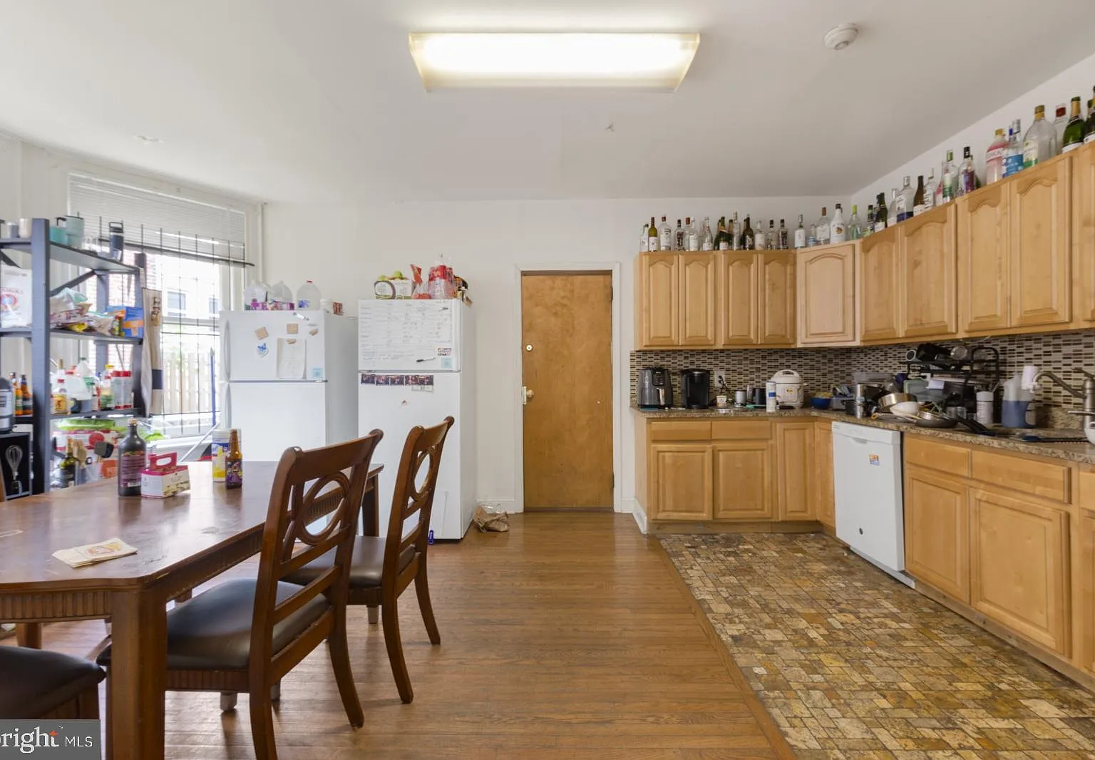 7 bed, 3.5 bath, 2810 sqft, $7,000 — Photo 2