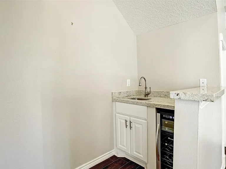 4425 Mildred St — Photo 12