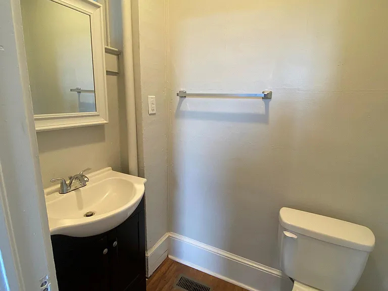 Downstairs 1/2 Bath