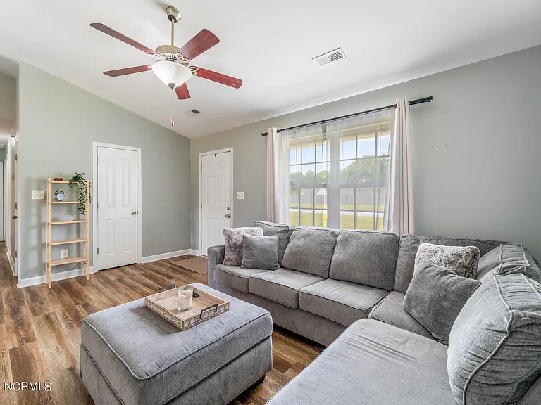 120 Woodbury Farm Dr — Photo 5