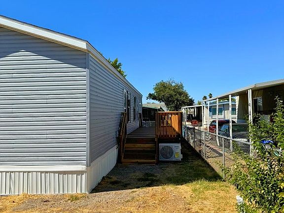 5th image of 107 Village Cir #107