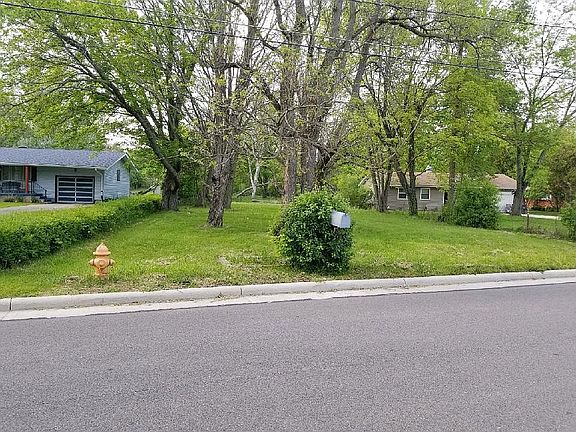2nd image of 230 Lincoln St
