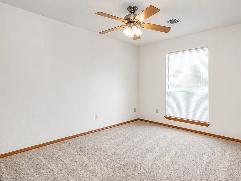 Willow Creek Apartments — Photo 25