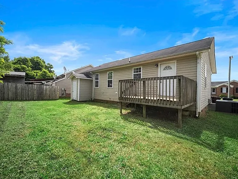 1912 Blair Khazan Dr — Photo 12