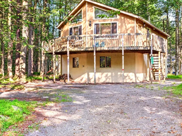 126 Maxatawny Dr, Pocono Lake, PA 18347