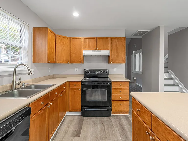7819 Petrea Ln — Photo 13