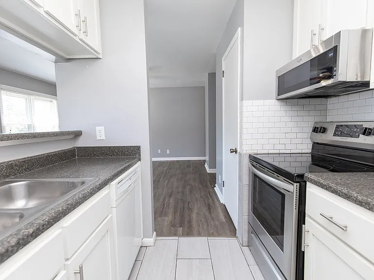 857 Heritage Cir — Photo 15