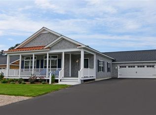 553 S Shore Village Blvd #E17, Wakefield, RI 02879