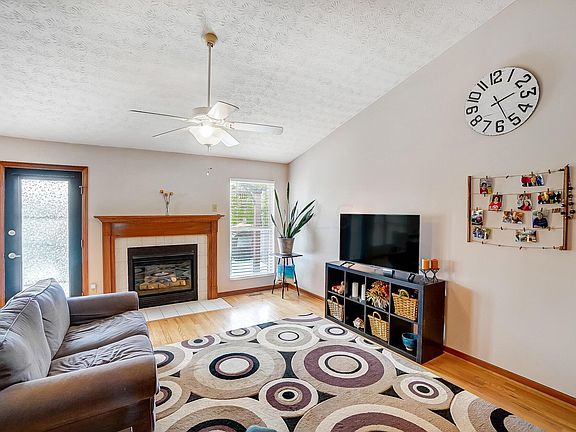 3rd image of 3483 Treeline Ln