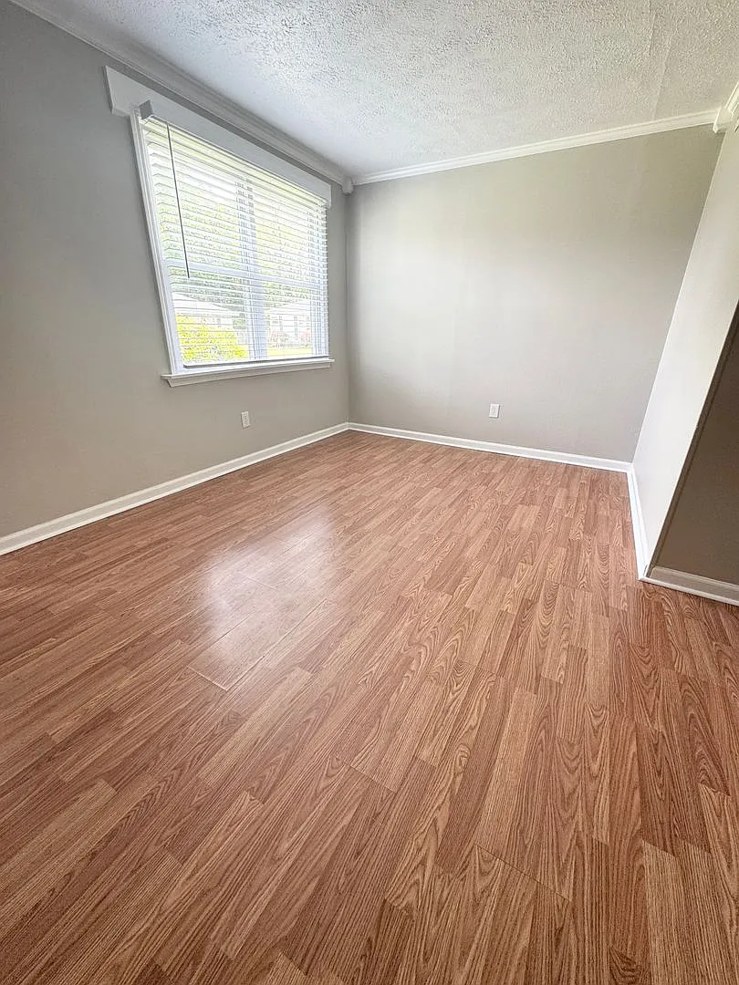 CUTE 2 Bedroom/ 1Bath unit in Central Conway! Renovated & Ready for Move-In — Photo 3