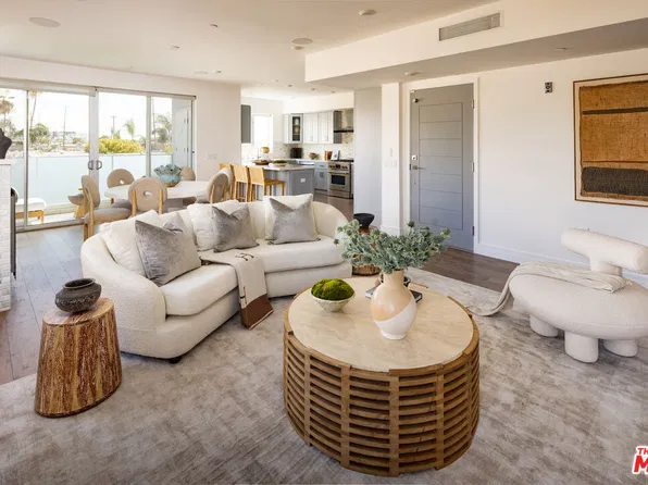 11979 Walnut Ln Unit 3, Los Angeles, CA 90025