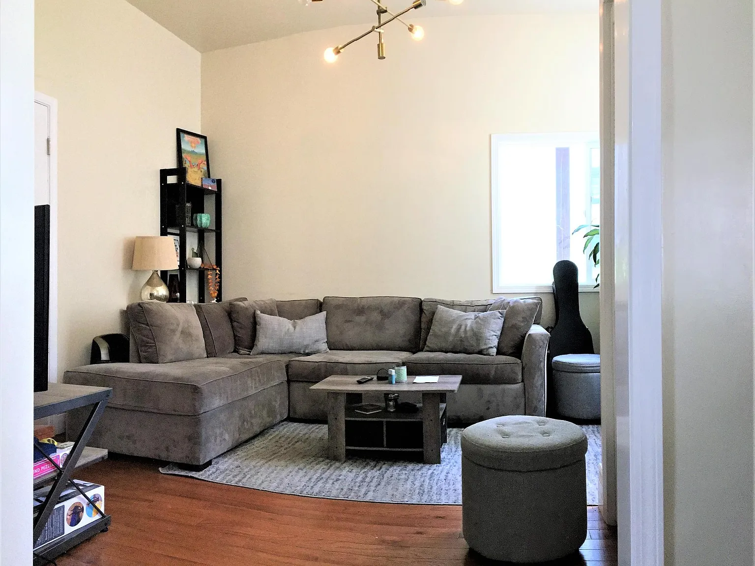 5 bed, 1900 sqft, $7,699 — Photo 3