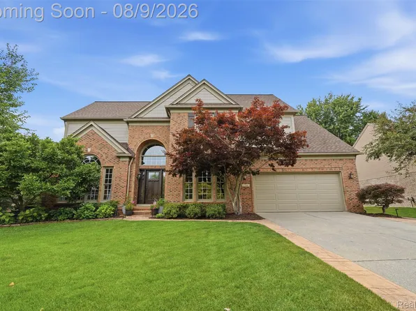 1756 Mountain Ash Dr, West Bloomfield, MI 48324