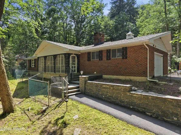 120 Water View Dr, Lords Valley, PA 18428
