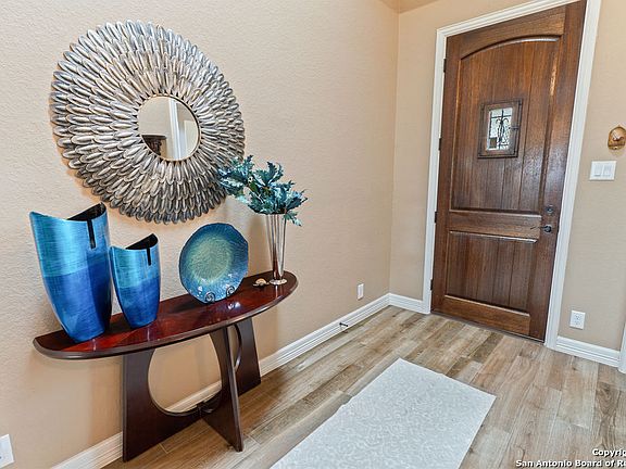 4th image of 15742 CHIPPEWA BLVD