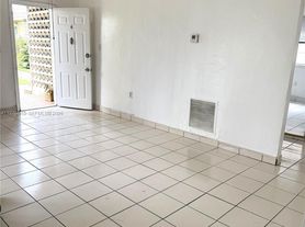 1788 SW 7th St, Miami, FL