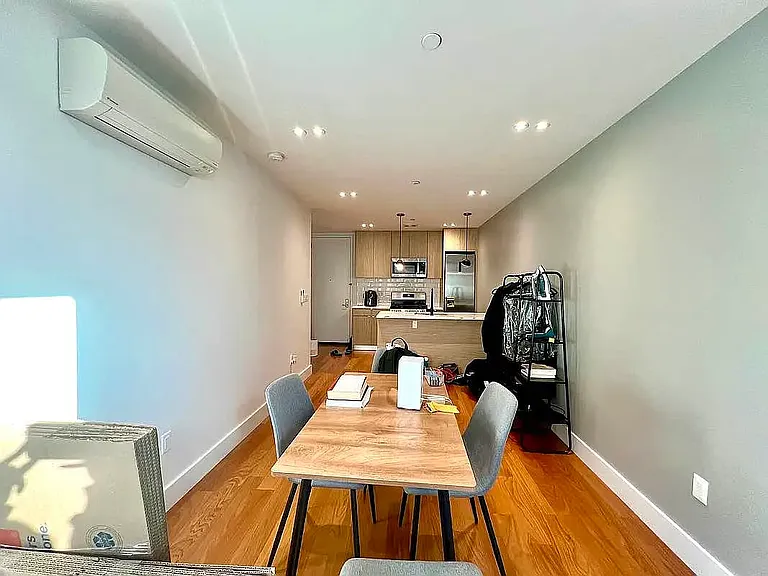 731 E 32nd St #4 — Photo 5
