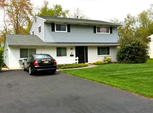 99 Stillwell Rd, Kendall Park, NJ 08824