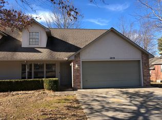 1859 N Hunters Rdg, Fayetteville, AR 72701