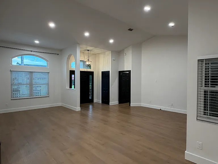 10769 Oak Glen Cir — Photo 2
