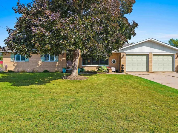 139 Memorial Dr, Pulaski, WI 54162