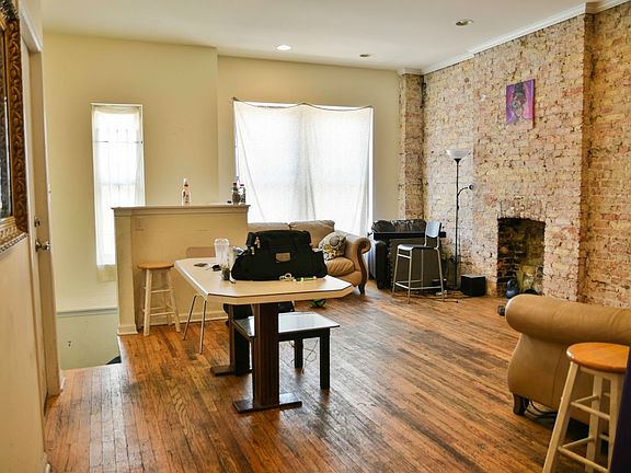 2nd image of 2833 W Medill Ave #1
