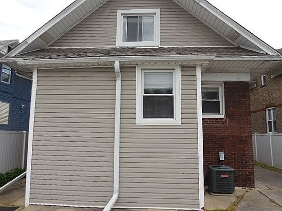 3rd image of 312 S 10th Ave