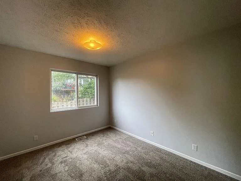 11709 S 27th St — Photo 13
