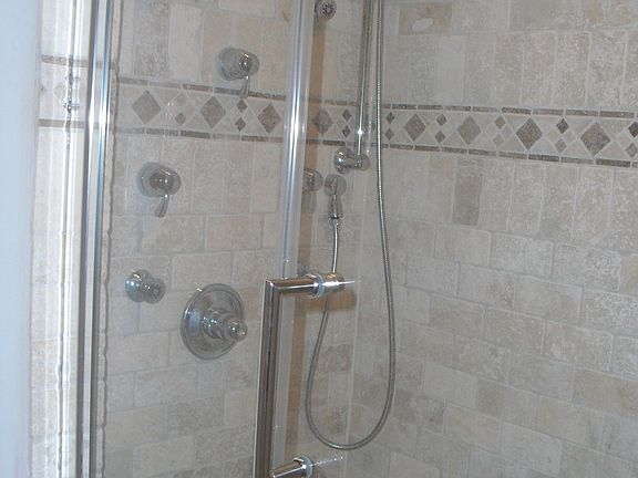 master shower w. body spray