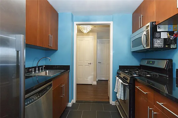 Sold by R New York | media 11