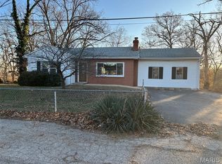 907 Oak Dr, Fenton, MO 63026