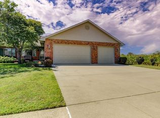 2701 Happy Landing Dr, Springfield, IL 62711