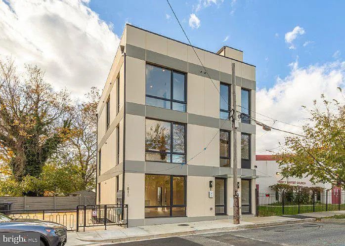 1850 Capitol Ave NE #2