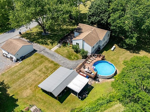 3rd image of 637 Hahnel Rd