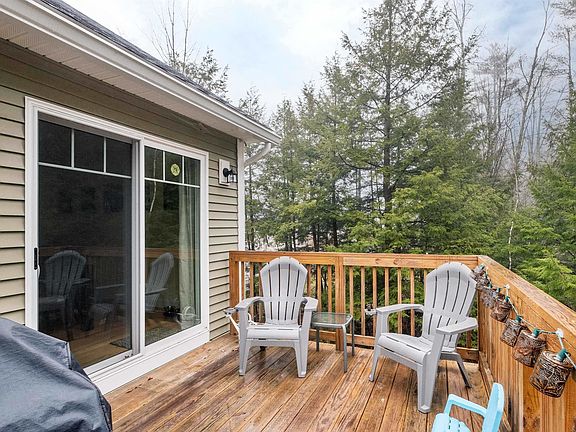 4th image of 9 Jay Way