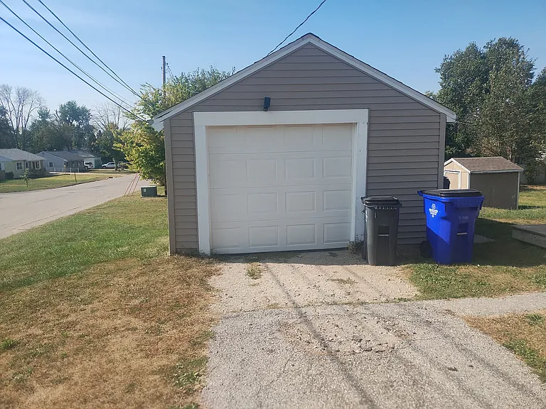 3700 Kencrest Dr NE — Photo 2