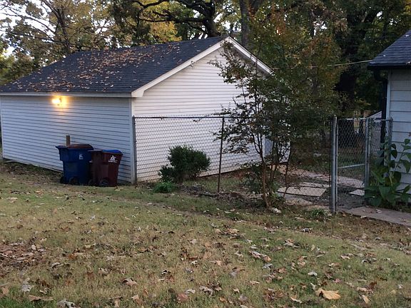 Detatched 2 car garage