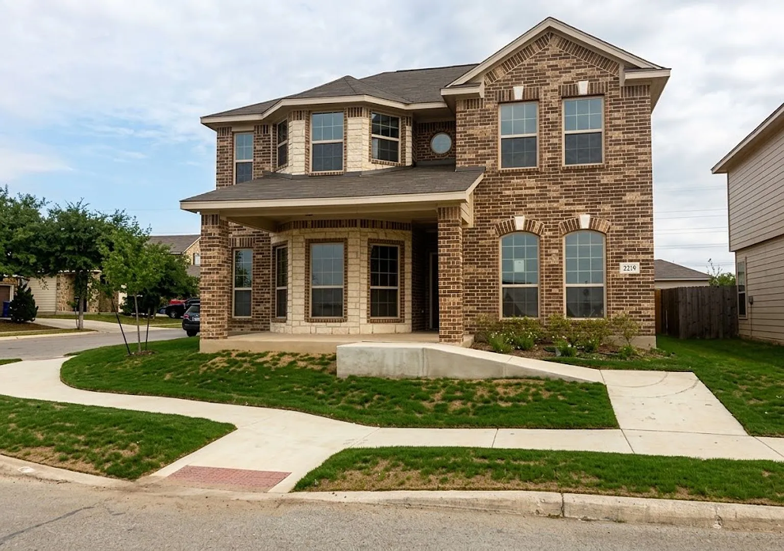 Pet-Friendly 3Bed/2.5Bath Corner-Lot Home in Hunters Pond — Photo 1