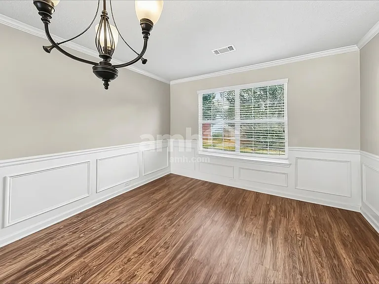 312 Othello Dr — Photo 5