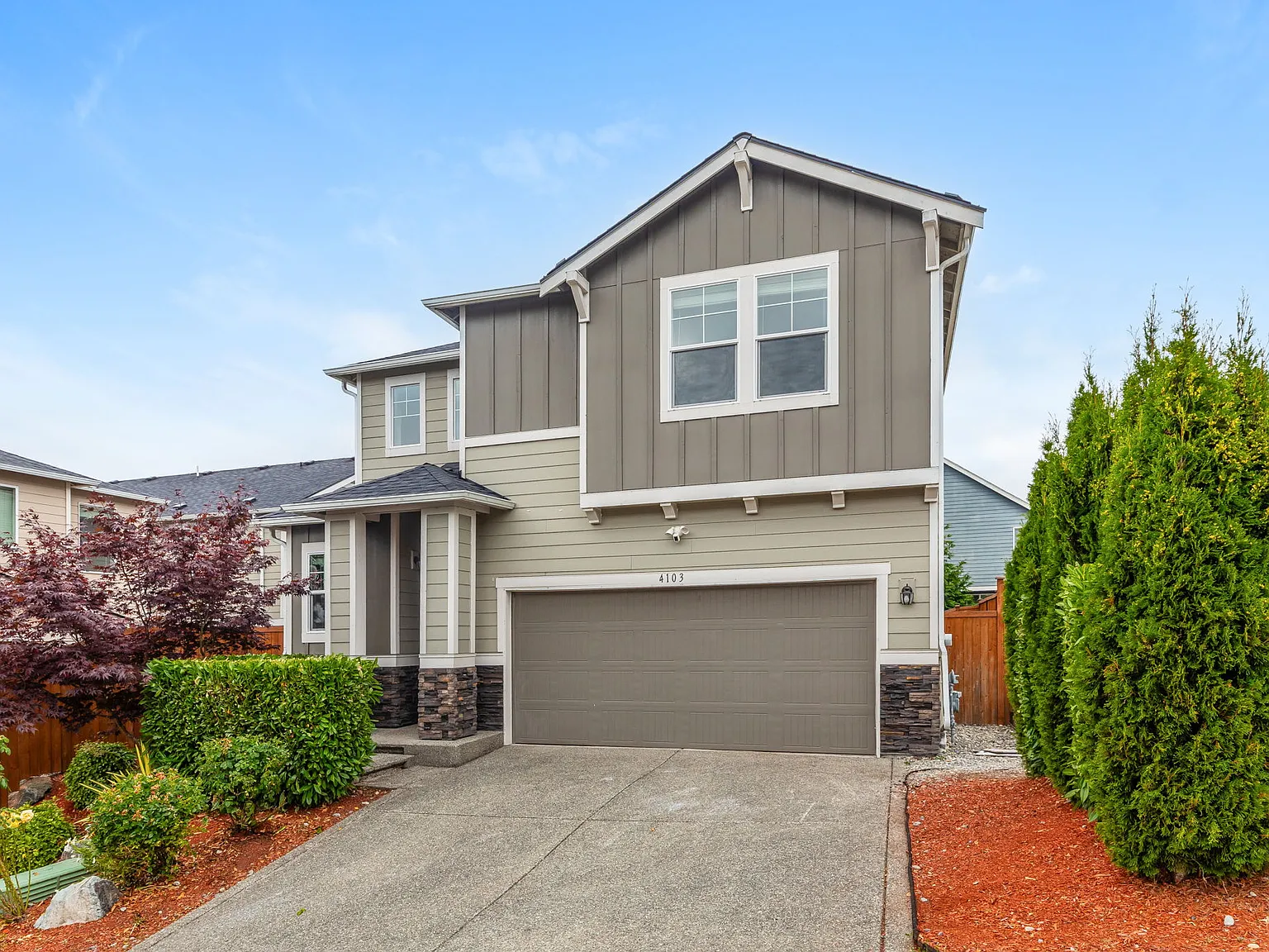 3 bed, 2.5 bath, 2113 sqft, $3,699 — Photo 3