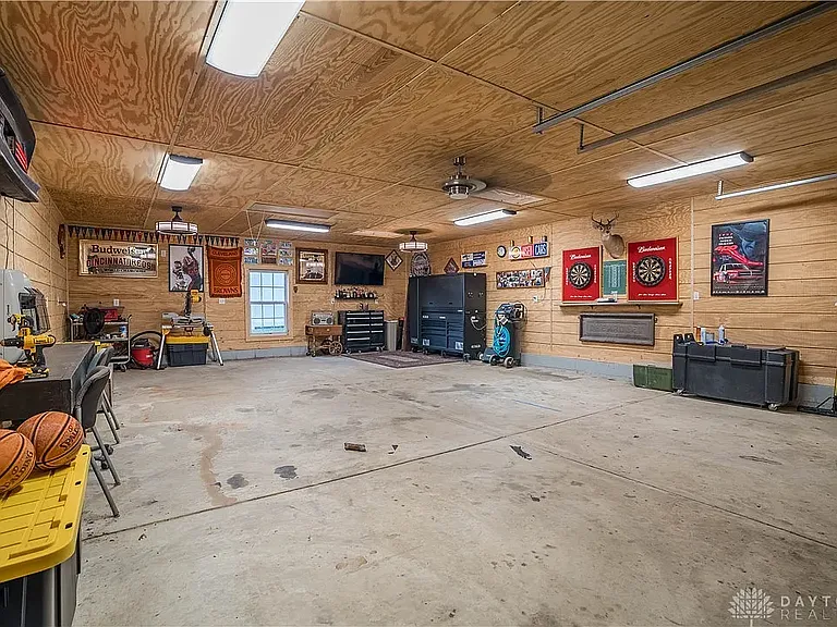 Detached garage