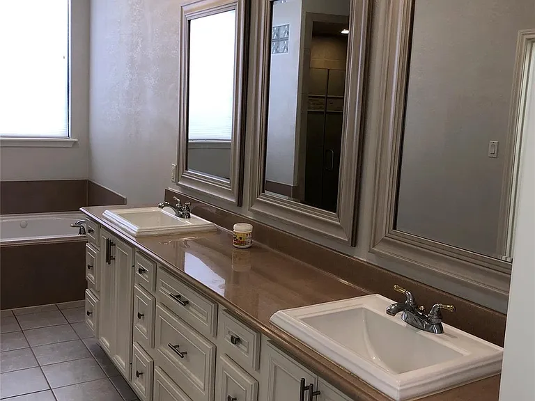 10310 Chevy Chase Dr — Photo 24